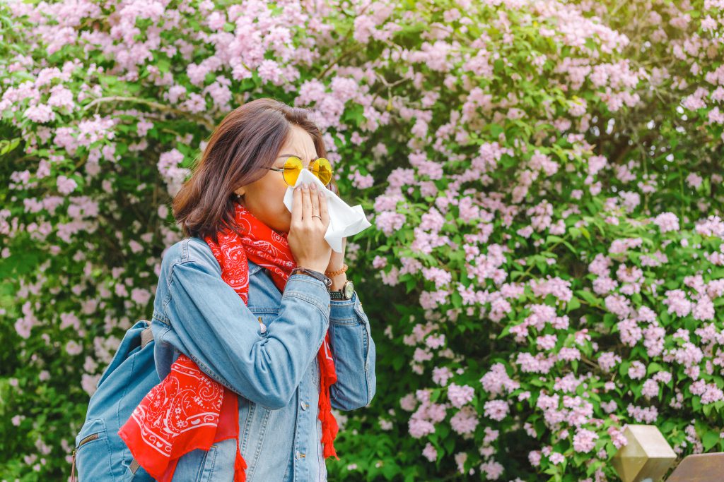 How to Tell the Difference Between Allergies and a Cold - Health ...