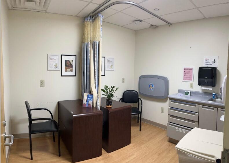 lactation-room-(1) https://jamaicahospital.org/wp-content/uploads/2022/10/lactation-room-1.jpg